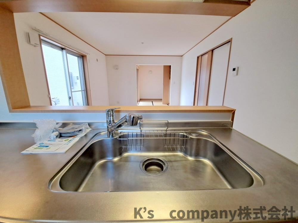 茅ヶ崎市香川４丁目　中古戸建のキッチン|扱いやすいステンレス素材のシンク◇