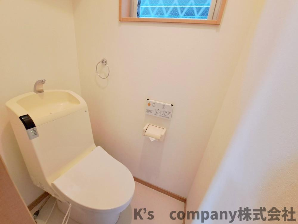 茅ヶ崎市香川４丁目　中古戸建のトイレ|清潔化のある白を基調としたトイレ◇