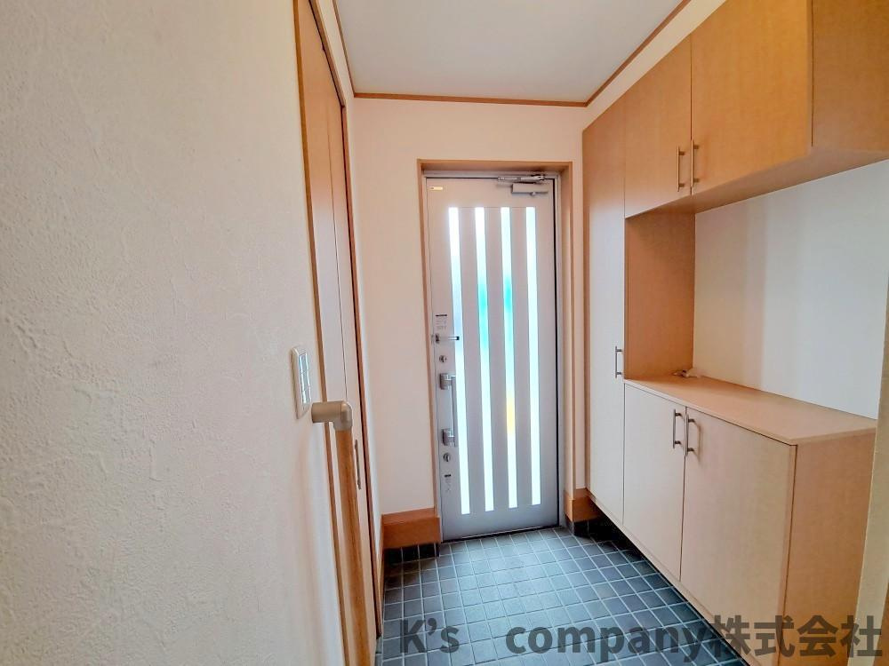 茅ヶ崎市香川４丁目　中古戸建の玄関|玄関周辺スペース◇