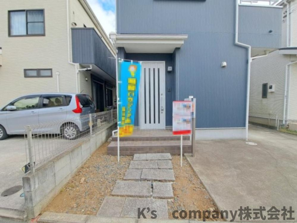 茅ヶ崎市香川４丁目　中古戸建の玄関|玄関までのアプローチ☆