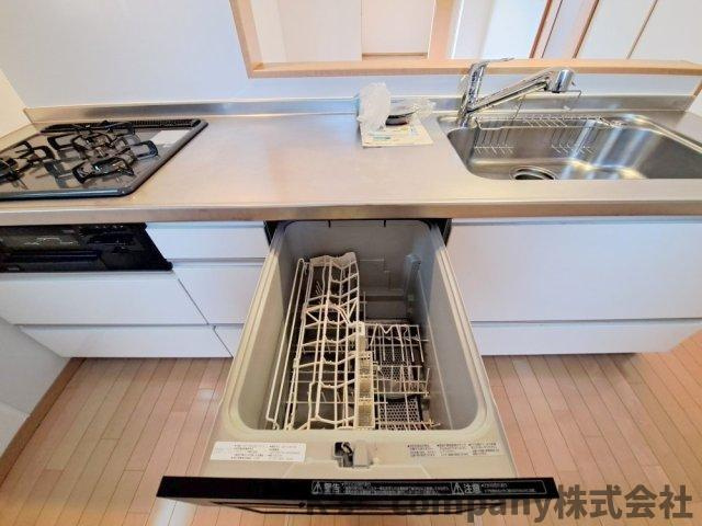 茅ヶ崎市香川４丁目　中古戸建のキッチン|食器洗い乾燥機付きで家事の時短に役立ちます◇