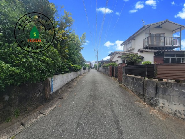 熊本市北区鶴羽田4丁目第1-4棟（1号棟）　の前面道路含む現地写真|前面道路です。