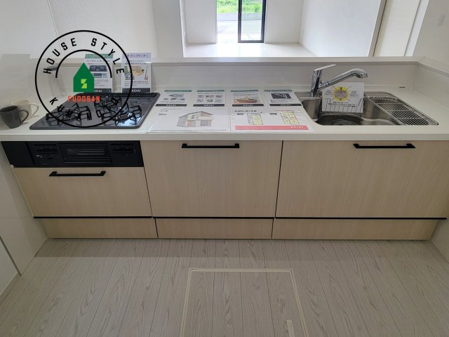 熊本市北区鶴羽田4丁目第1-4棟（3号棟）　の内観：施工例|ご家族を近くに感じられる対面キッチンのLDK。会話もはずみそうですね。