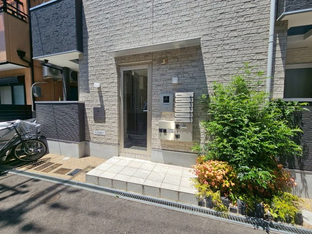 neneのエントランス