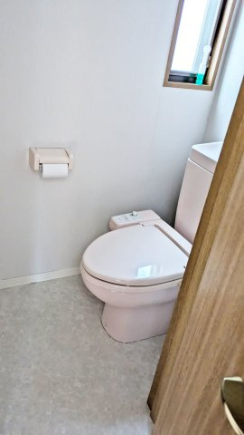 伊丹市寺本3丁目中古戸建のトイレ|室内