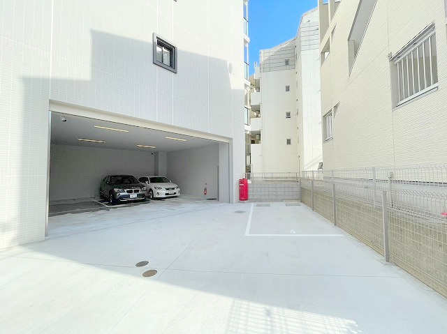 Attirant西三国の駐車場