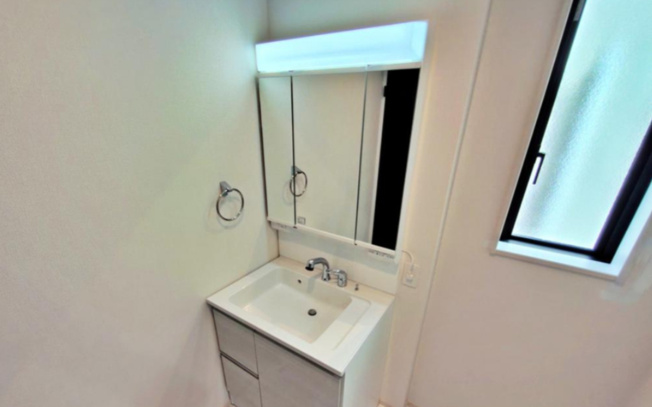 【洗面所】 | 【GRAFARE　ZEH標準】小平市上水本町９期 | 機能的でありながらシンプルなスタイルの洗面化粧台。