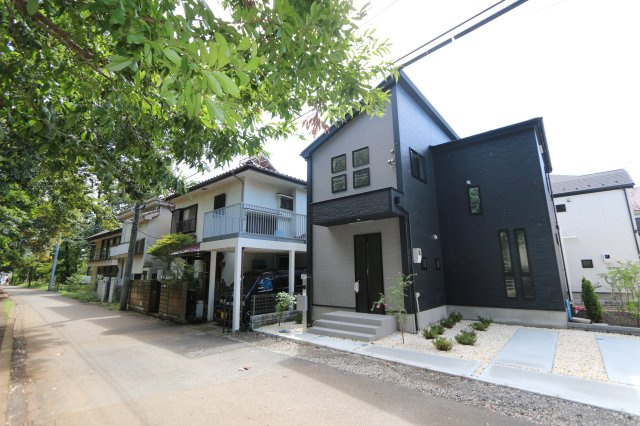 【外観】 | 【GRAFARE　ZEH標準】小平市上水本町９期 | ウォークインクローゼットのある住まいで収納上手な生活を実現！衣類だけでなく、箱物や思い出の品もたっぷり収納できますので、整理整頓おしまい頂けたら居室空間をより広々とお使いいただけます！