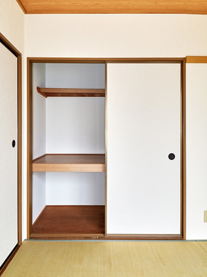 【収納】 | エステート桃山2 | 6帖和室押入はリビング収納になります