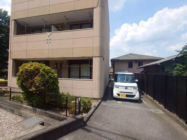 リバティー天王の駐車場