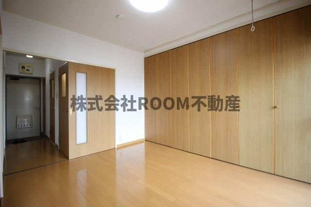 アイン都城の寝室|広くて明るい寝室