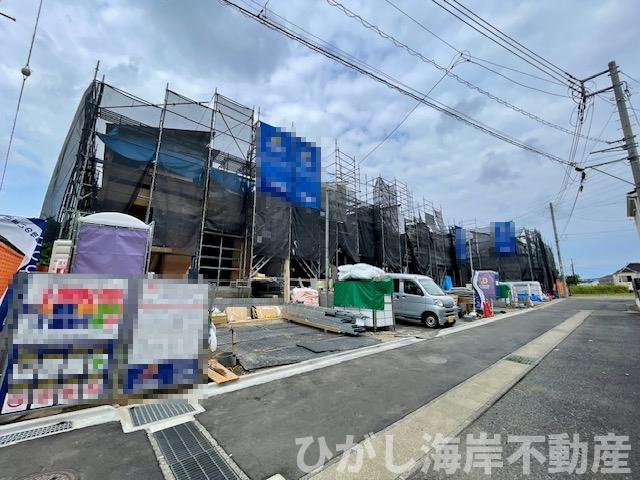 平塚市入野　新築戸建　全６棟の前面道路含む現地写真|6月13日撮影　建築中　現地外観