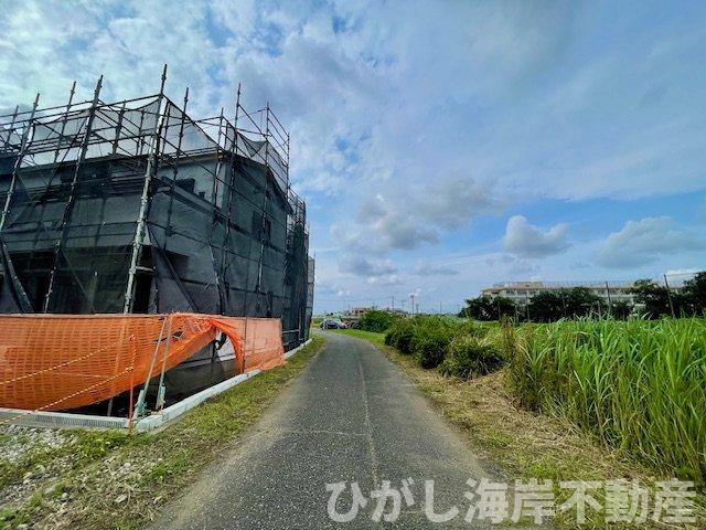 平塚市入野　新築戸建　全６棟の前面道路含む現地写真|6月13日撮影　建築中　現地外観