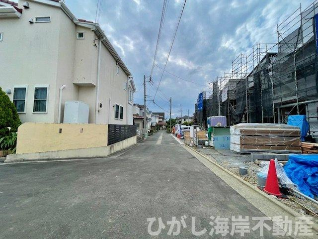 平塚市入野　新築戸建　全６棟の前面道路含む現地写真|6月13日撮影　建築中　現地外観