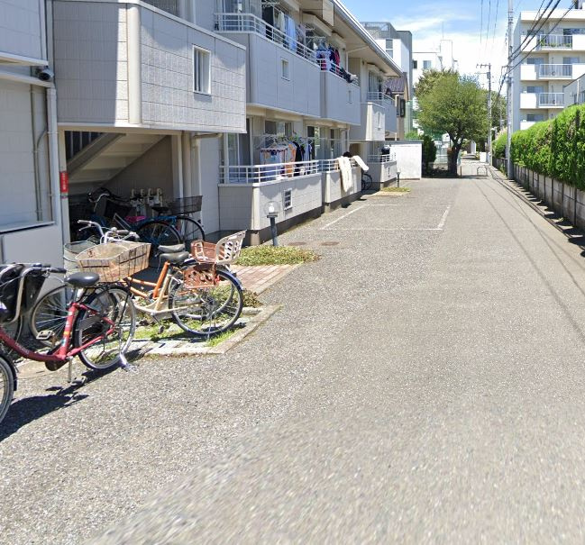 小平市花小金井７丁目のアパートのエントランス