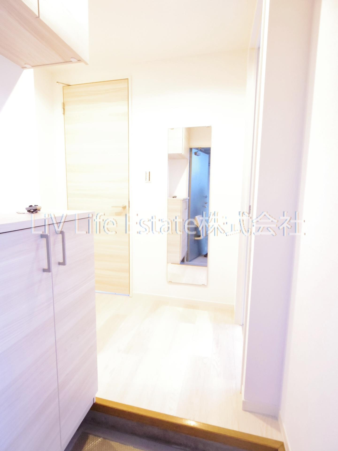 小平市花小金井７丁目のアパートの玄関