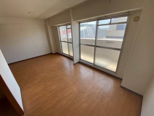 芦屋三木マンションの居間・リビング