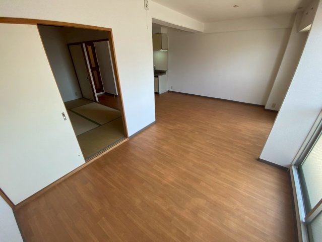 芦屋三木マンションの居間・リビング