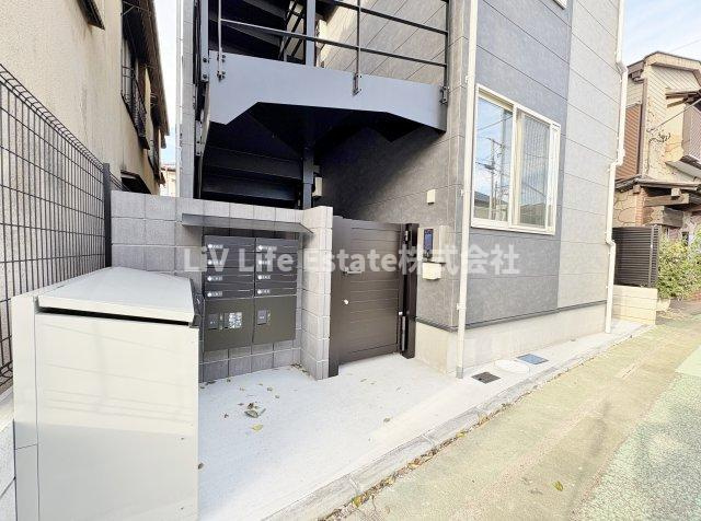 MOMO HOUSE東村山（旧：ＭＥＬＤＩＡ東村山Ⅱ）のエントランス