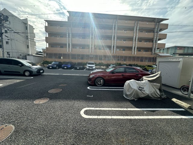 ラピスの駐車場