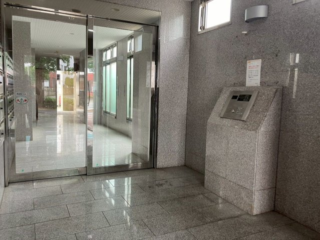 ピュアドームアルカサール平尾のロビー