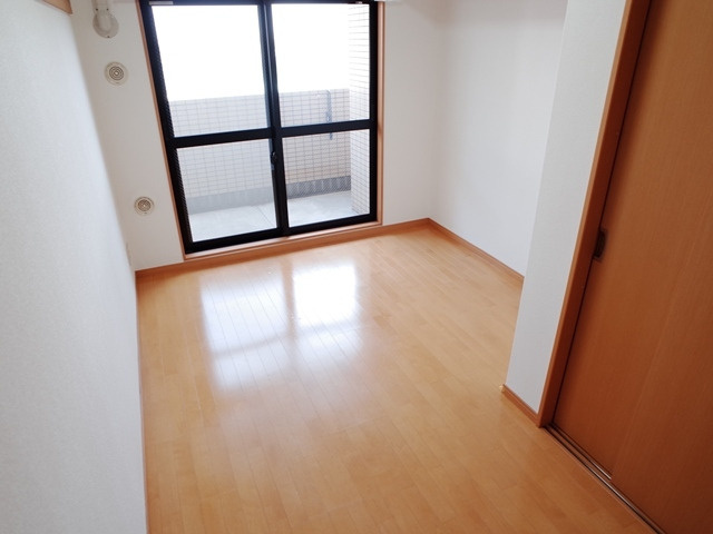 ロイヤルシティ大橋の居間・リビング