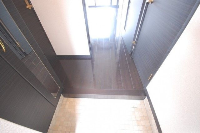 リライアンス井尻の玄関