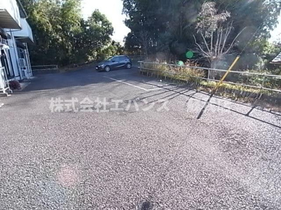 【駐車場】 | ファミーユ星久喜 | 駐車場完備です