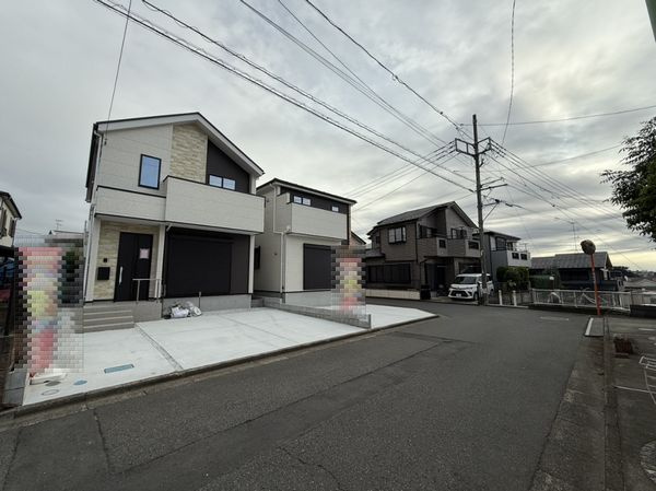 藤沢市高倉新築戸建て　2期1号棟の前面道路含む現地写真|前面道路含む現地写真です