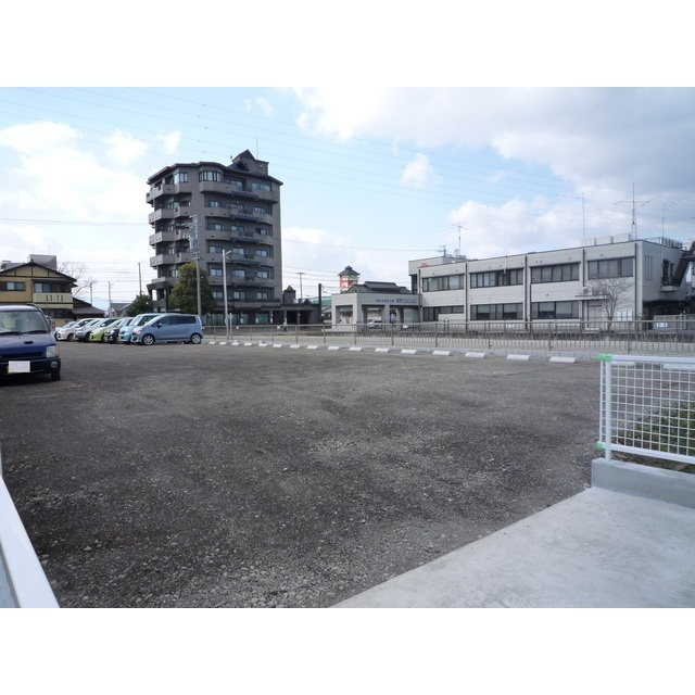 本巣郡北方町高屋白木２丁目の駐車場の外観