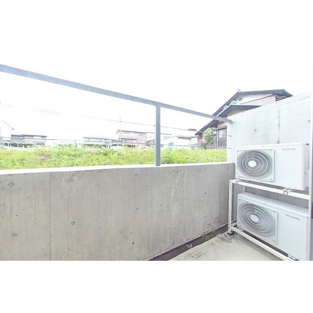 岐阜市南鶉４丁目のアパートのバルコニー