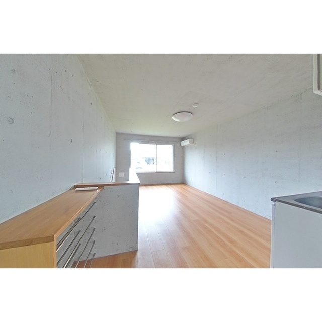 岐阜市南鶉４丁目のアパートの居間・リビング