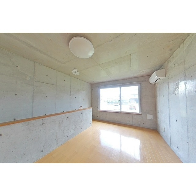 岐阜市南鶉４丁目のアパートの居間・リビング