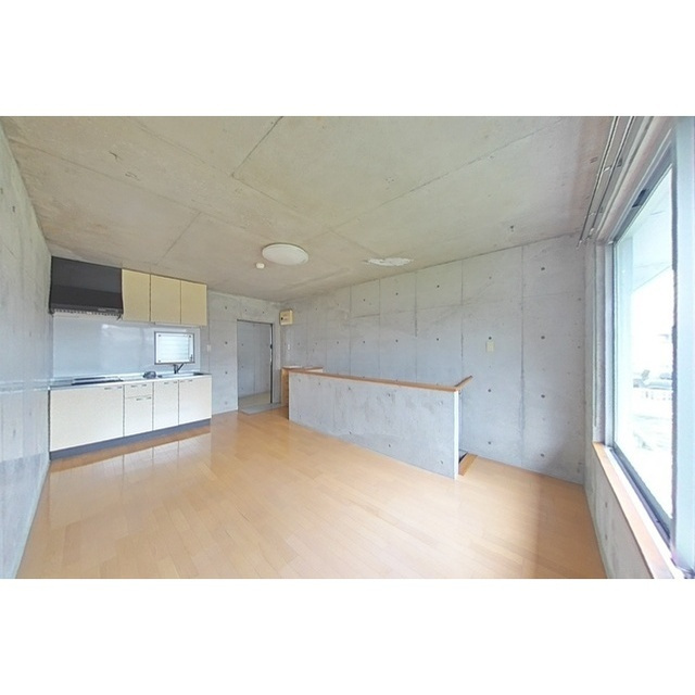 岐阜市南鶉４丁目のアパートの居間・リビング