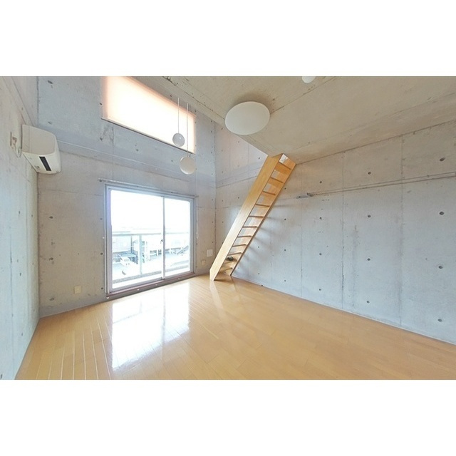 岐阜市南鶉４丁目のアパートの居間・リビング