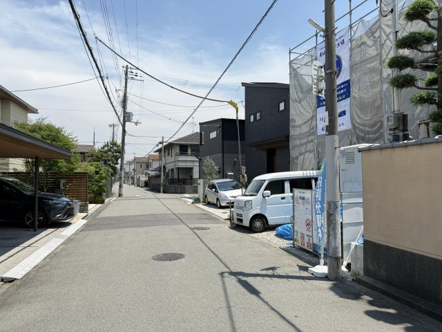 堺市西区浜寺昭和町　新築一戸建ての前面道路含む現地写真