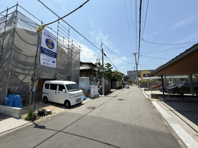 堺市西区浜寺昭和町　新築一戸建ての前面道路含む現地写真