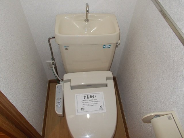 グランディールのトイレ|落ち着いた色調のトイレです