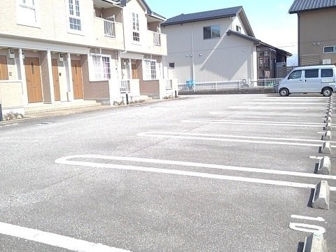グランド・ルーの駐車場|駐車場に車を止められます