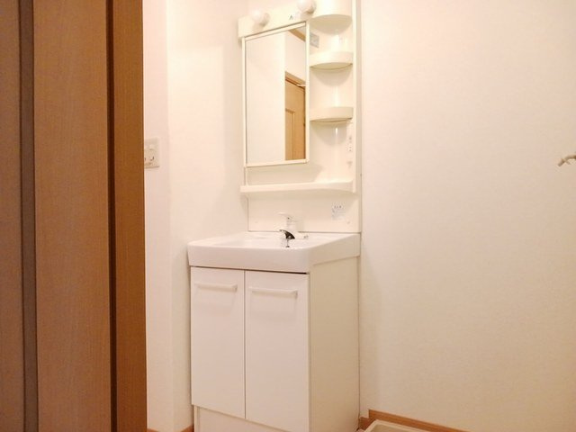 グランド・ルーの洗面所|明るい洗面所です