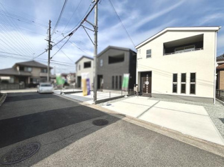 【前面道路含む現地写真】