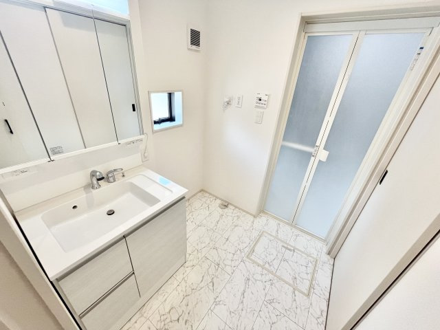 堺市東区菩提町　新築戸建の独立洗面台