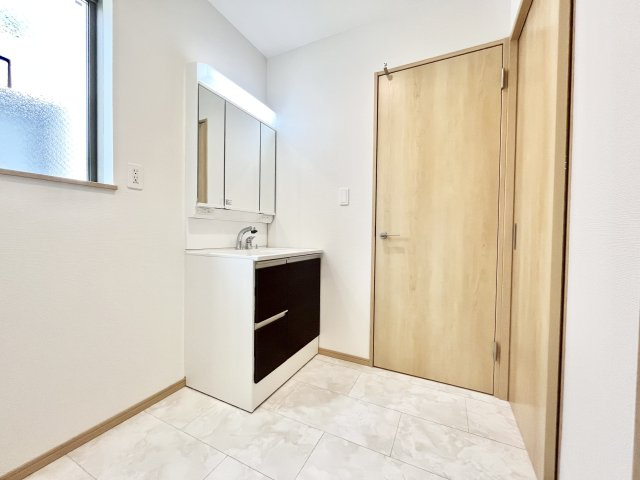 堺市東区高松　新築一戸建ての玄関