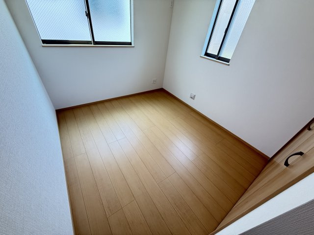 堺市東区高松　新築一戸建ての洋室