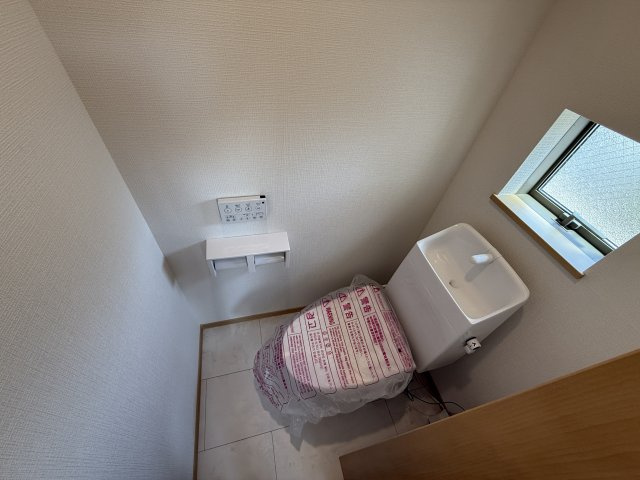 堺市東区高松　新築一戸建てのトイレ