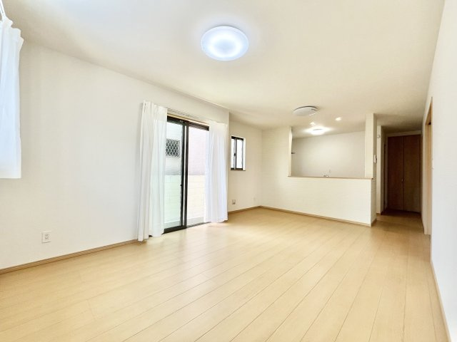 堺市東区高松　新築一戸建ての居間・リビング