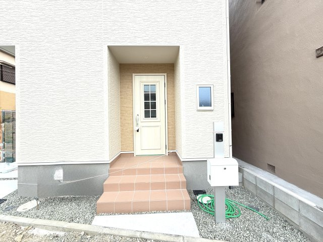 北野田　新築一戸建の玄関