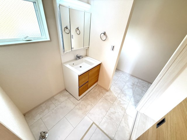 北野田　新築一戸建の独立洗面台