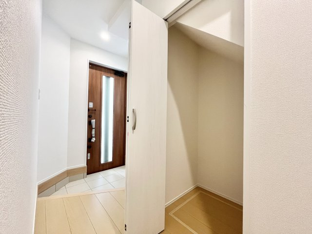 南野田　新築分譲住宅　全２区画の玄関