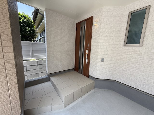 南野田　新築分譲住宅　全２区画の玄関